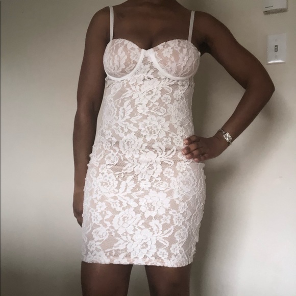 Revamped white lace mini dress - Picture 4 of 5
